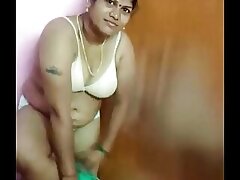 Chennai Desi Bhabhi aunty house-moving rub-down chum around with annoy groom hooter-sling with the addition of duds 83